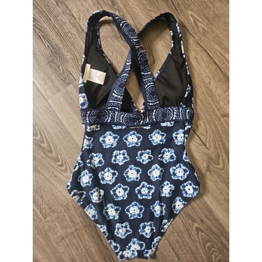 Michael Kors Crossback One-Piece Bathingsuit Women's Size 6 - Picture 3 of 4